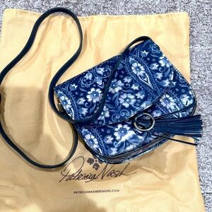 Like new Patricia Nash crossbody purse